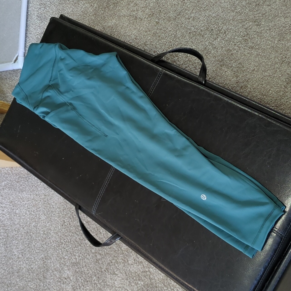 Lululemon Wunder Train High-Rise Crop with Pockets 23"